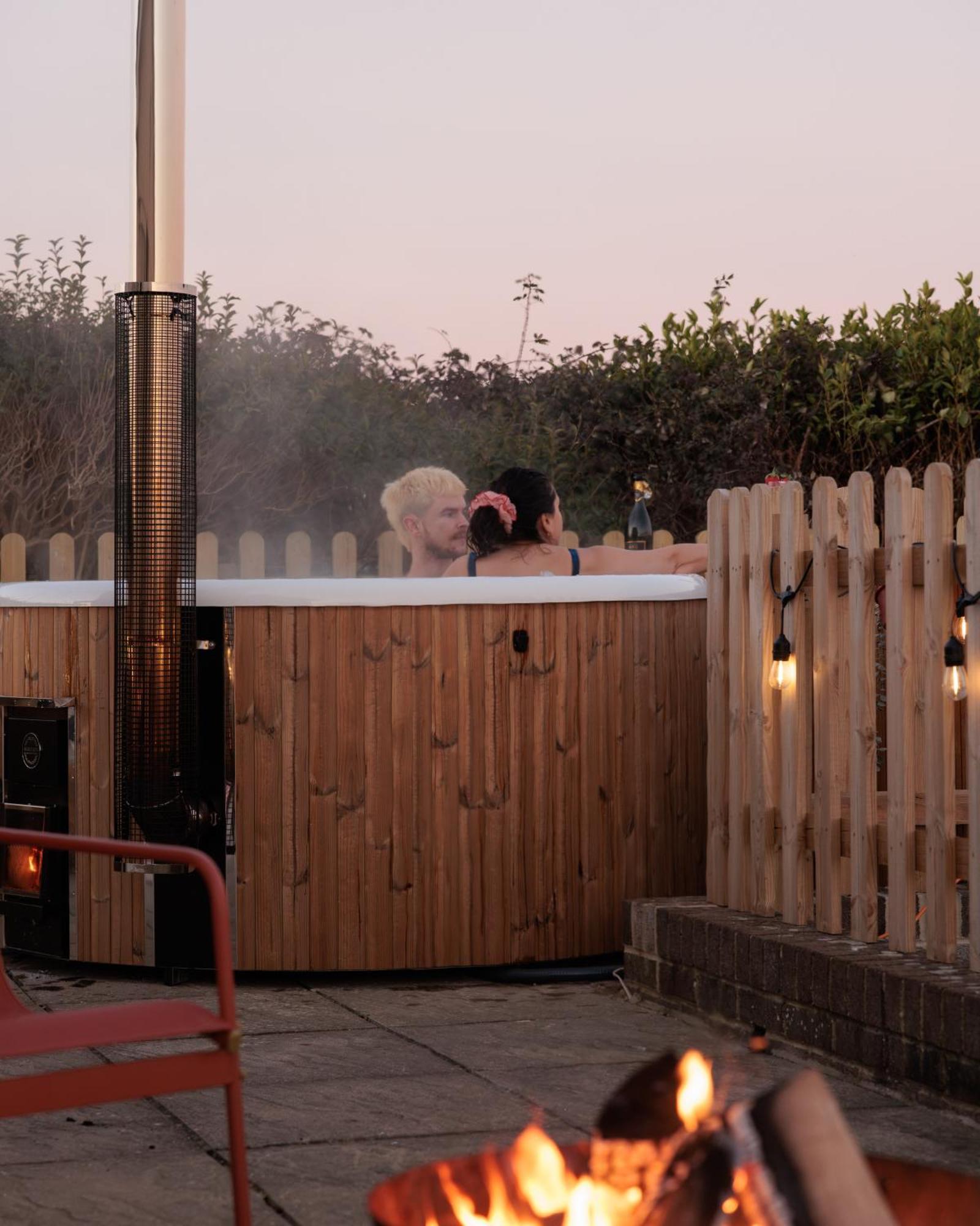 Hot Tub With A View - Christchurch Harbour Exterior foto